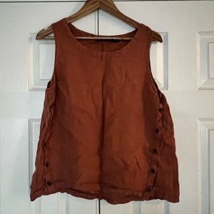 Linen top with buttons